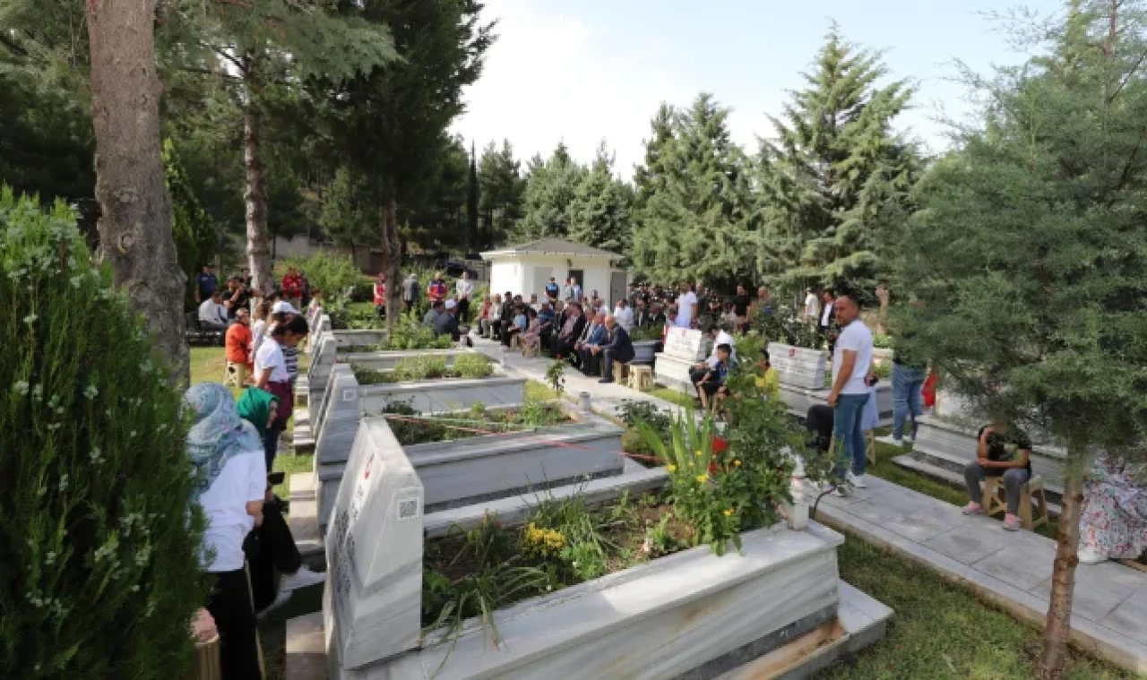 Amasya'da Kurban Bayramı Arefesinde Şehitlik Ziyaret Edildi