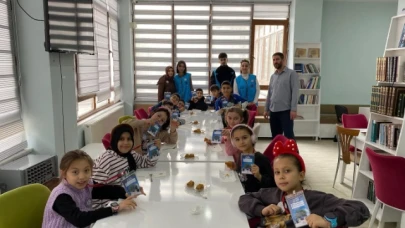 Amasya’da gönüllü gençlere ve çocuklara rozet hediye edildi